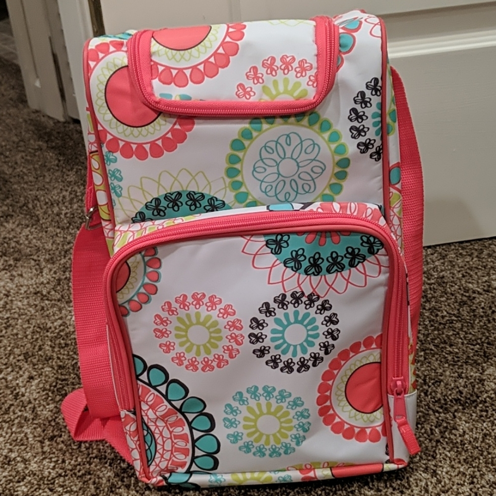 Thirty-one wine cooler bag with cutting board.